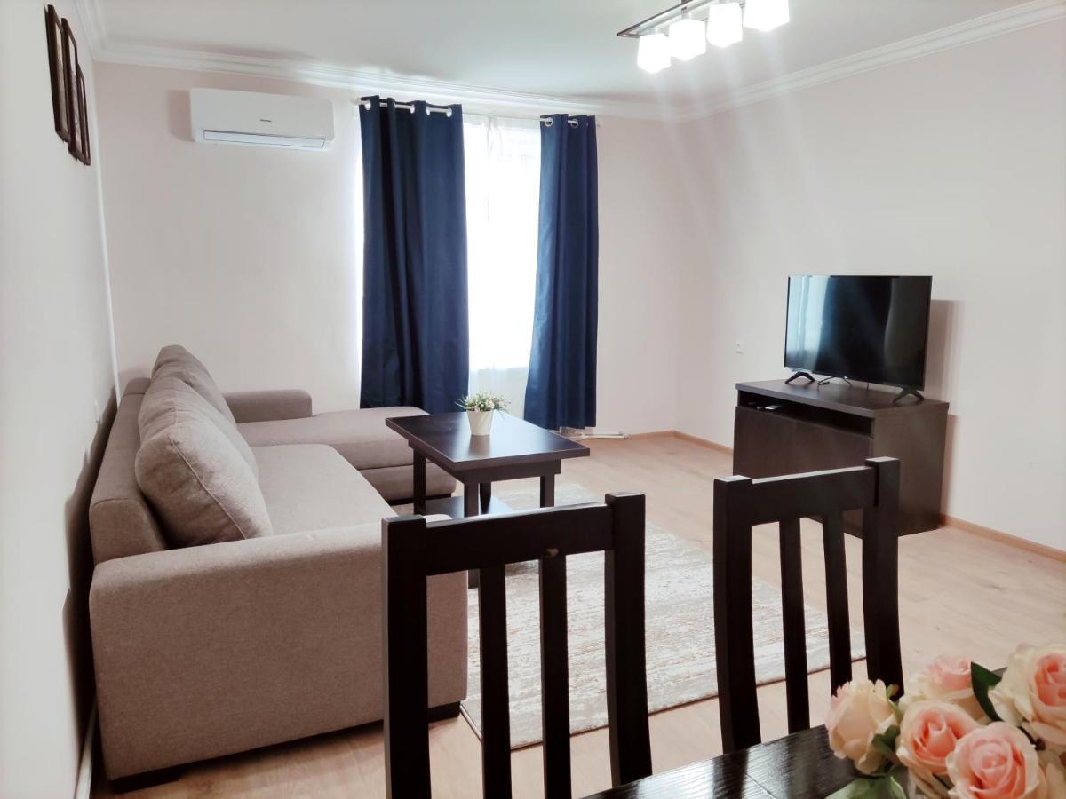 Renovated 1 Bedroom With King Size Bed In Kentron Jerevan Buitenkant foto